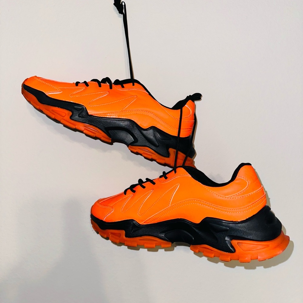 Asos Design Sneaker in Orange 🍊 & Black.